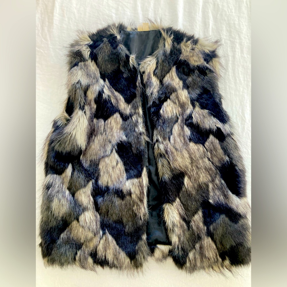 Faux Fur Sleeveleess Jacket
